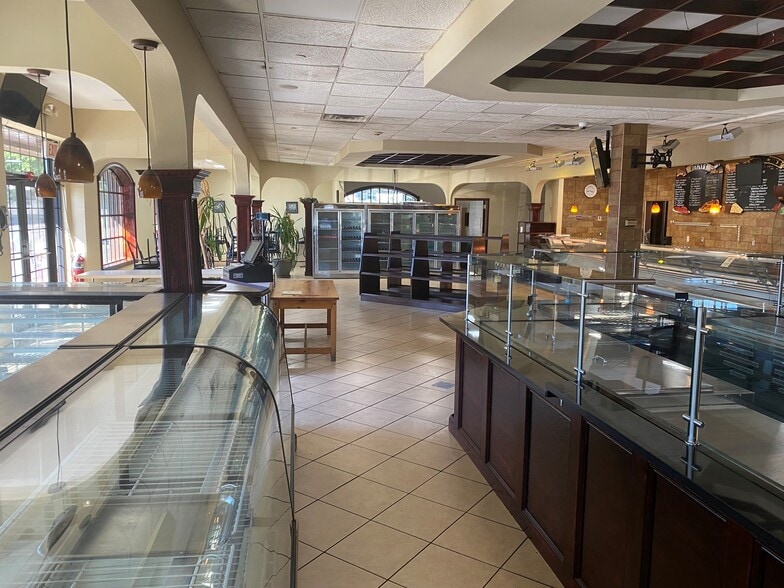 More Photos Of 1161-1165 Old Country Rd, Plainview Unknown For Lease