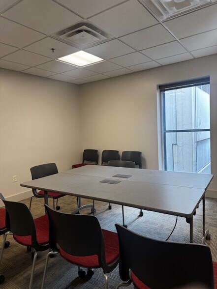 More Photos Of 86 Saint Paul St, Burlington Office For Lease