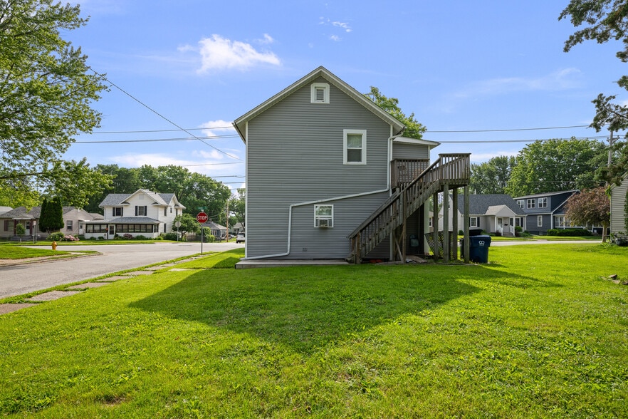 More Photos Of 2734 Bridge Ave, Davenport Multifamily For Sale