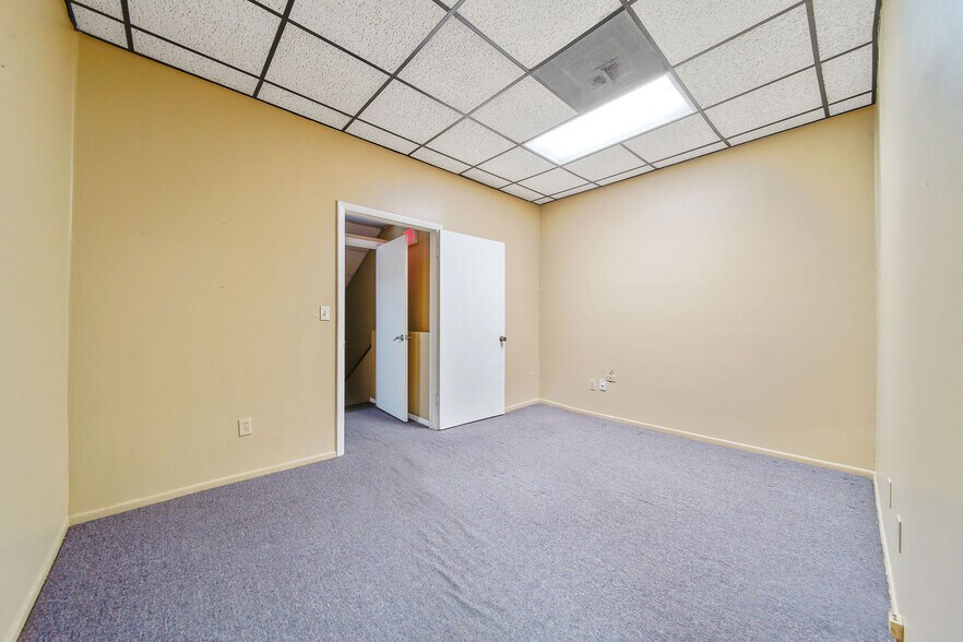 More Photos Of 25 E 4th St, Hialeah Office For Sale