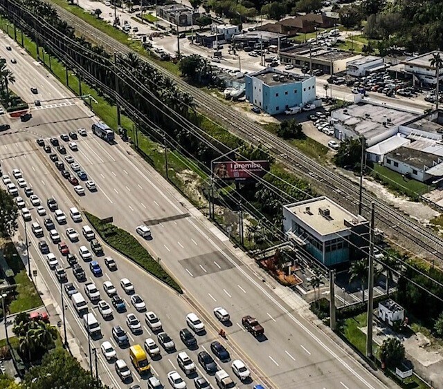 More Photos Of 18650 Biscayne Blvd, Aventura Freestanding For Lease