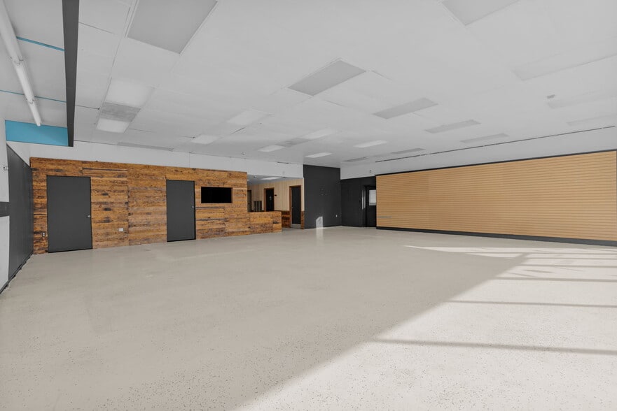 More Photos Of 904 N Main St, Anderson Auto Repair For Sale