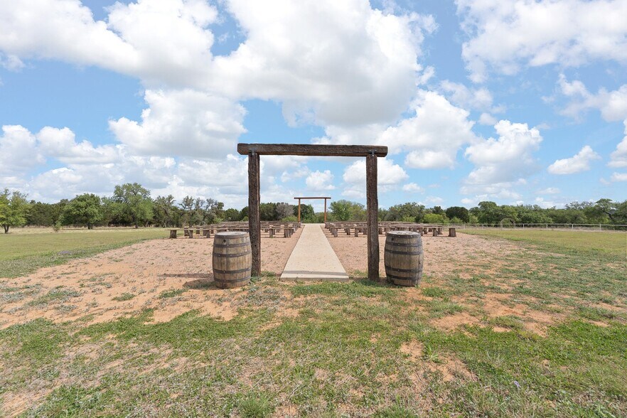 More Photos Of 3119 County Road 2730, Glen Rose Lodge Meeting Hall For Sale