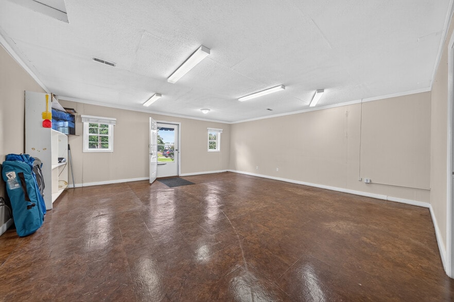 More Photos Of 409 Wagstaff Rd, Fuquay-Varina Manufacturing For Sale