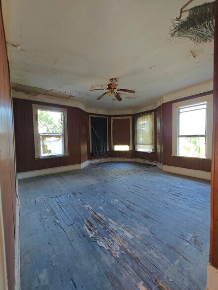 More Photos Of 2020 N Main St, Jacksonville Specialty For Sale