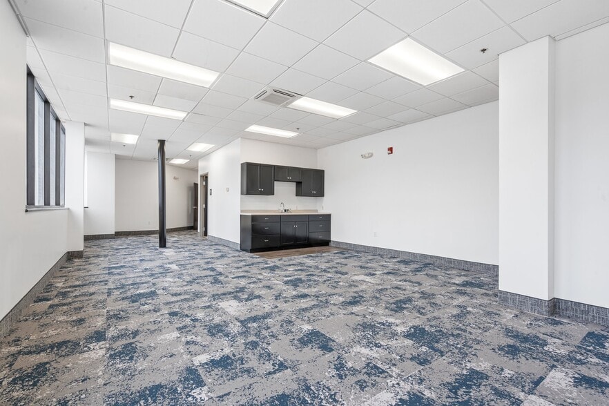 More Photos Of 920 Lafayette Rd, Seabrook Unknown For Sale