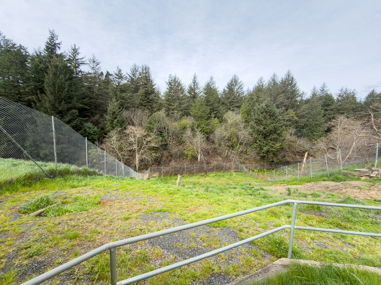 More Photos Of 46914 US-101, Bandon General Retail For Sale