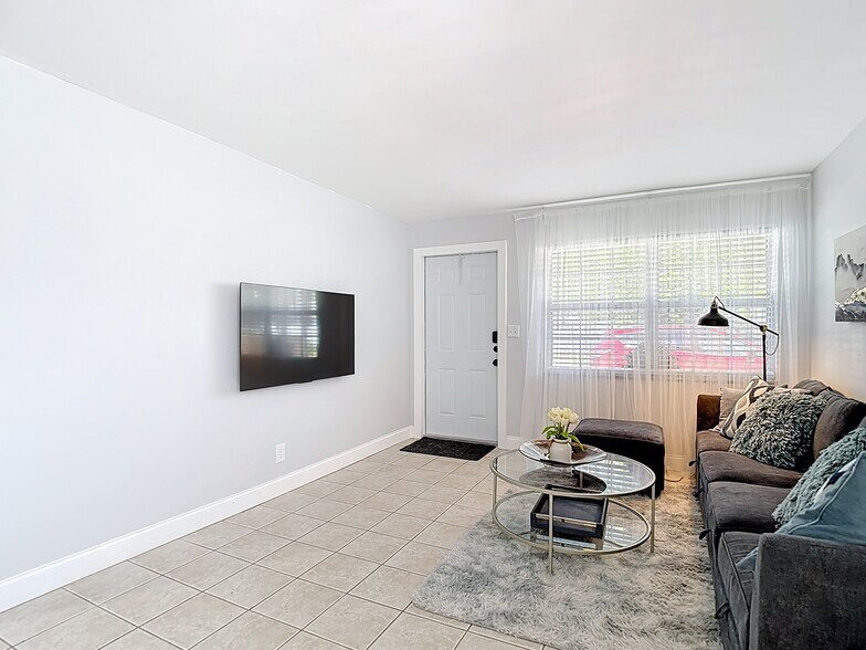 More Photos Of 139 SE Jefferson Cir N, Saint Petersburg Apartments For Sale