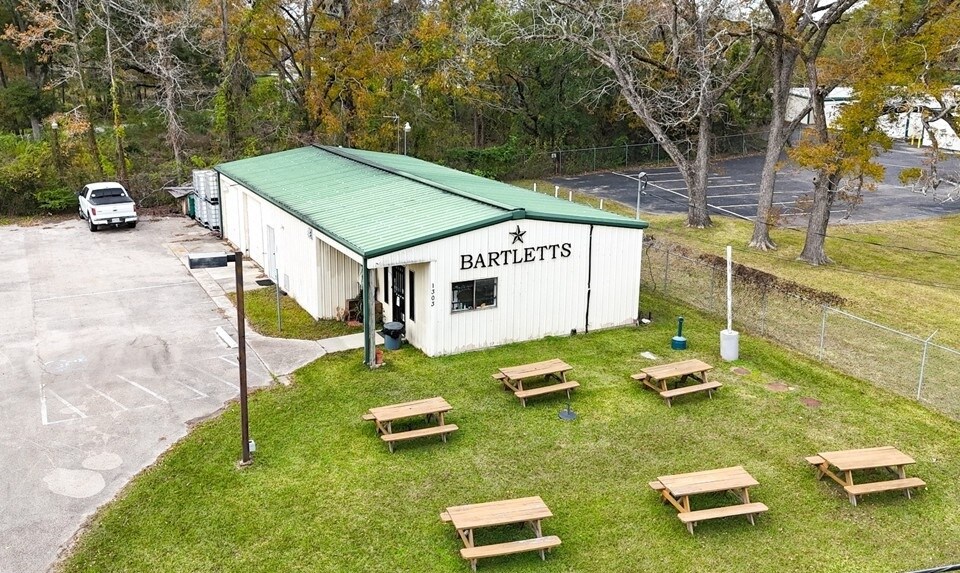 More Photos Of 1303 Beach Airport Rd, Conroe Warehouse For Sale