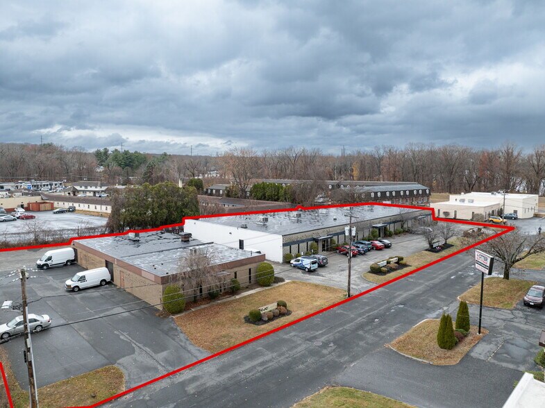 More Photos Of 136-150 Doty Cir, West Springfield Flex For Sale