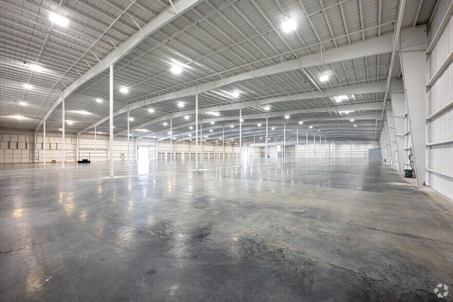 More Photos Of 2030 Rue Sucre, Suite 100, Luling Distribution For Lease