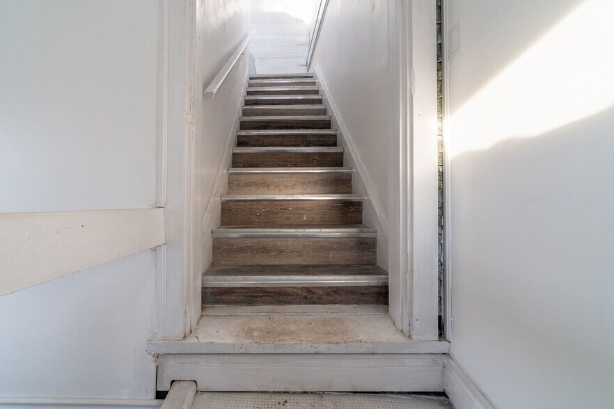 More Photos Of 910 Burlington St E, Hamilton Apartments For Sale
