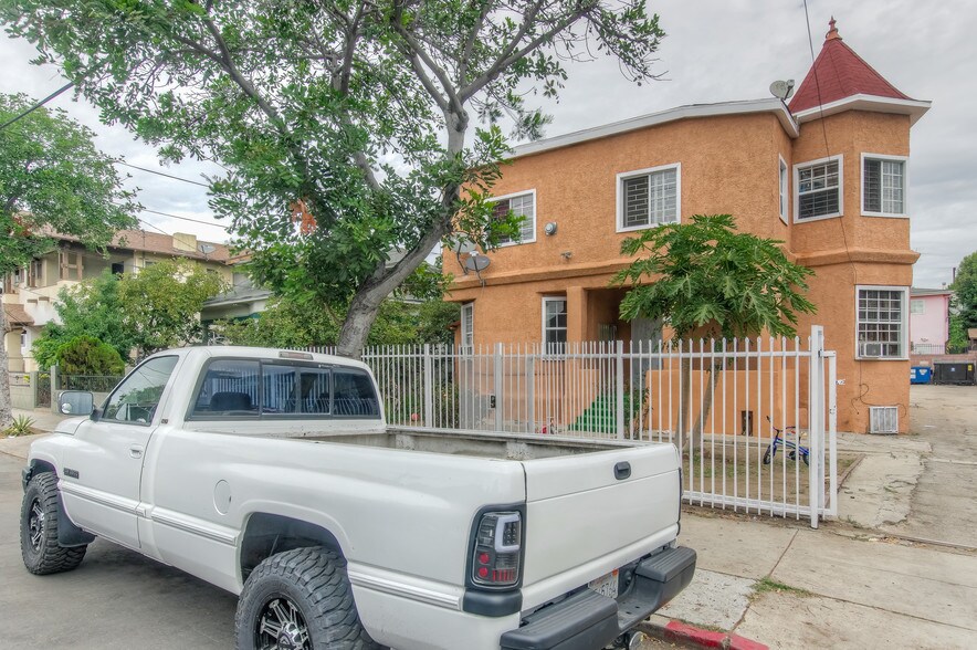 More Photos Of 1647 W 12th Pl, Los Angeles Apartments For Sale