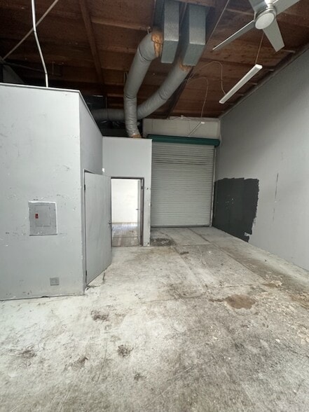 More Photos Of 16932 Gothard St, Huntington Beach Unknown For Lease