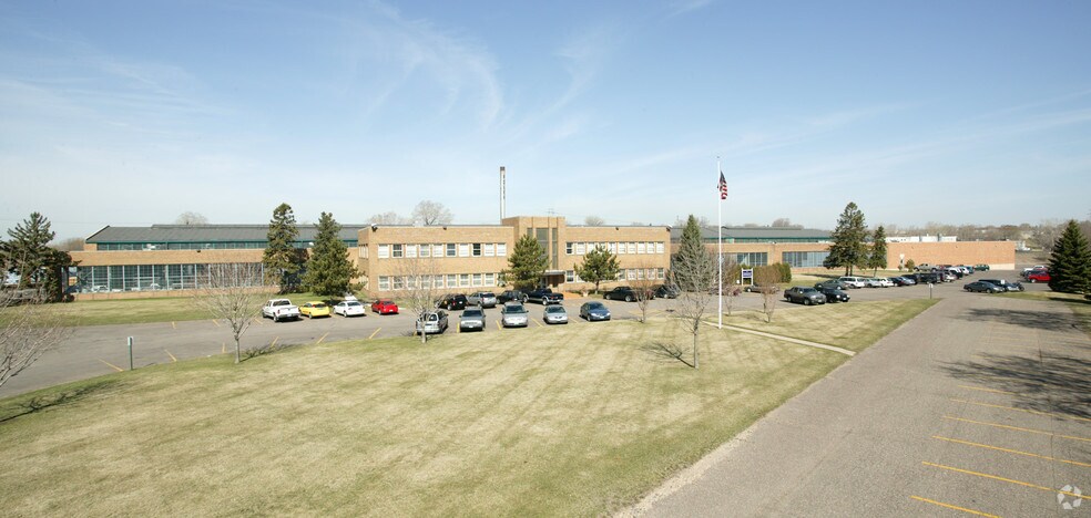 More Photos Of 3300 5th St NE, Minneapolis Light Distribution For Lease