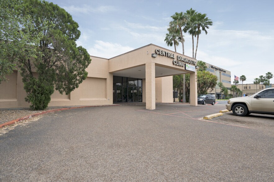 More Photos Of 864 Central Blvd, Brownsville Medical For Sale