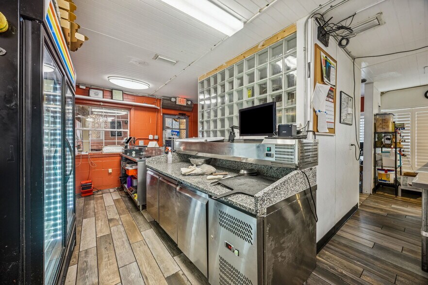 More Photos Of 218 Ash St, Fernandina Beach Freestanding For Sale