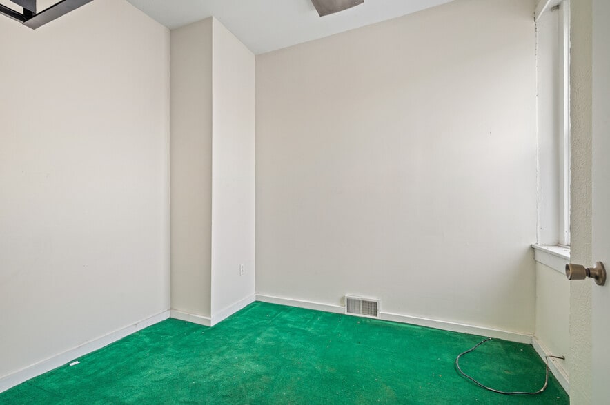 More Photos Of 23 Bedford Sq, Pittsburgh Storefront Retail Residential For Lease