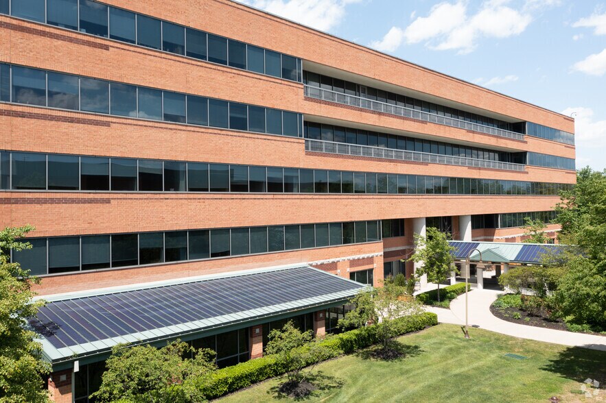 More Photos Of 7 Roszel Rd, West Windsor Medical For Lease