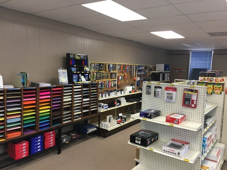 More Photos Of 102 N Fowler St, Meade Office For Sale