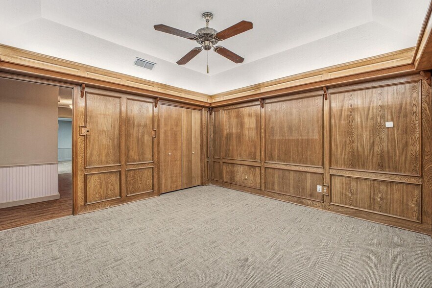 More Photos Of 240 W Green St, Stephenville Office For Sale