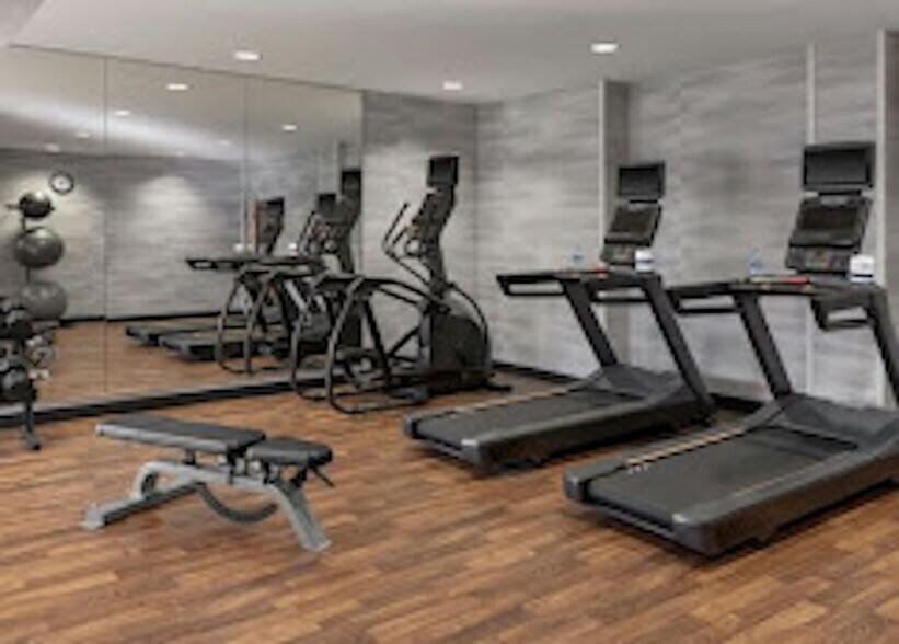 More Photos Of 5200 Cardinal Square Blvd, Saginaw Hotel For Sale