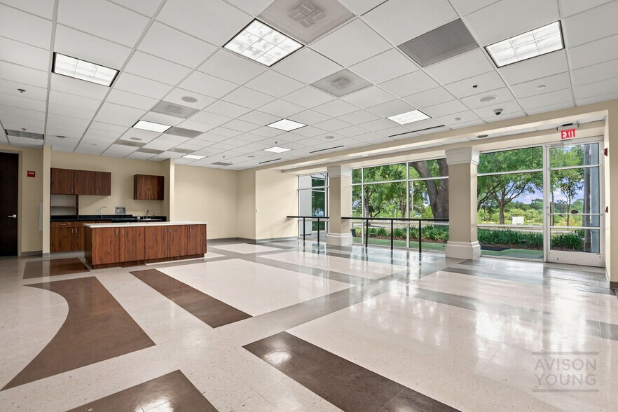 More Photos Of 800 Concourse Pky S, Maitland Office For Lease