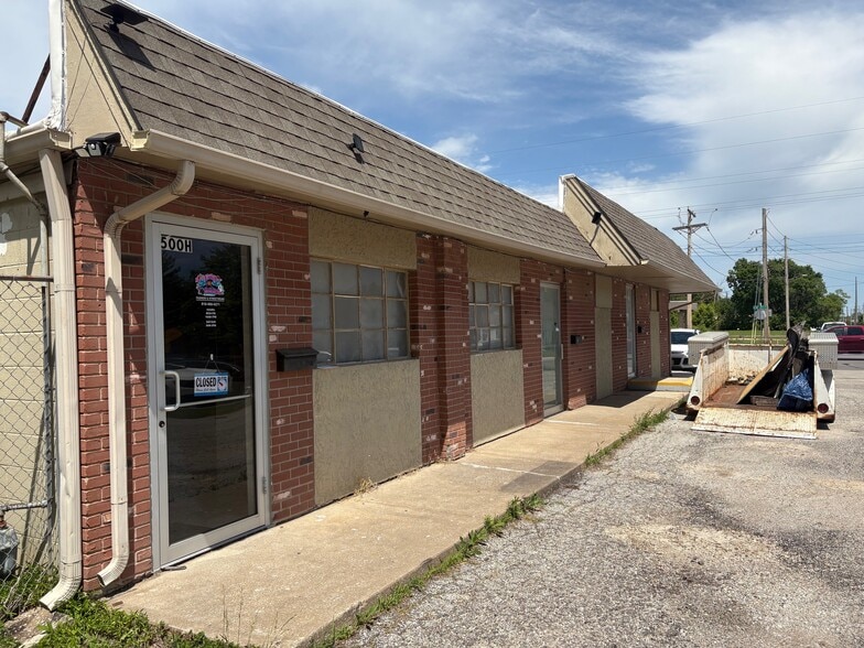 More Photos Of 500 N Scott Ave, Belton General Retail For Sale