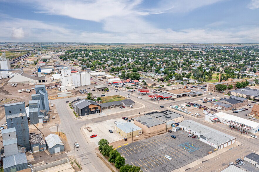 More Photos Of 107 Washington Ave, Williston Flex For Sale