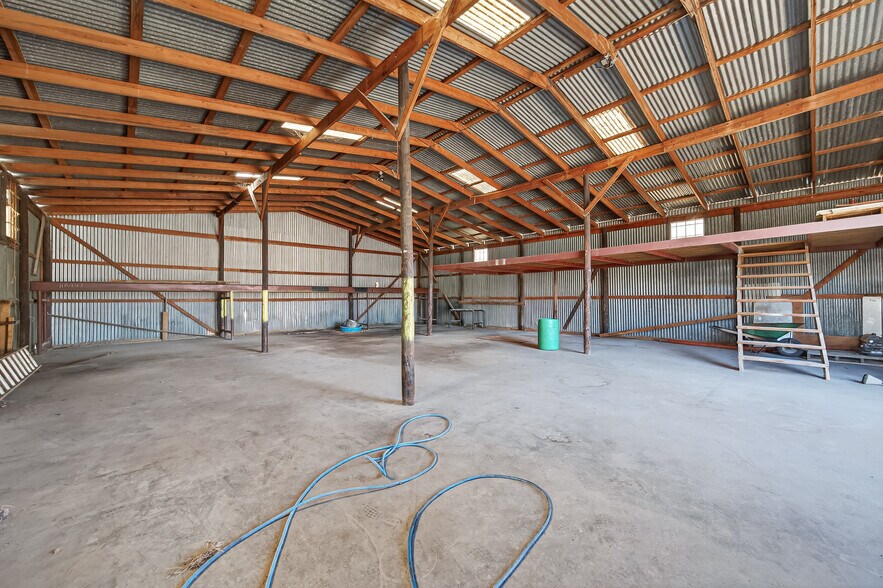 More Photos Of 917 E Main St, Eagle Lake Service Station For Sale