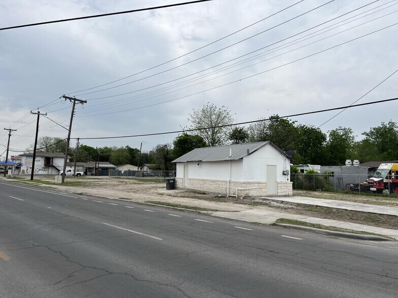 Primary Photo Of 114 Historic Old Hwy 90, San Antonio Flex For Sale