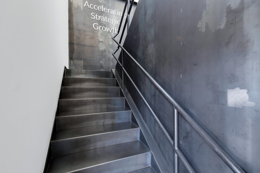 More Photos Of 1437 N 1st St, Phoenix Office For Sale