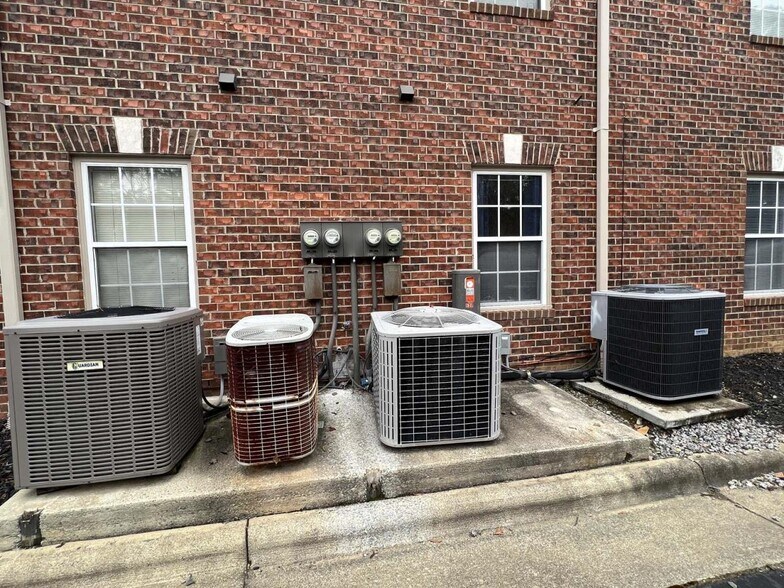 More Photos Of 123 Kingston Dr, Chapel Hill Loft Creative Space For Lease