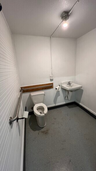 More Photos Of 155-167 Main St W, Monmouth Storefront For Lease