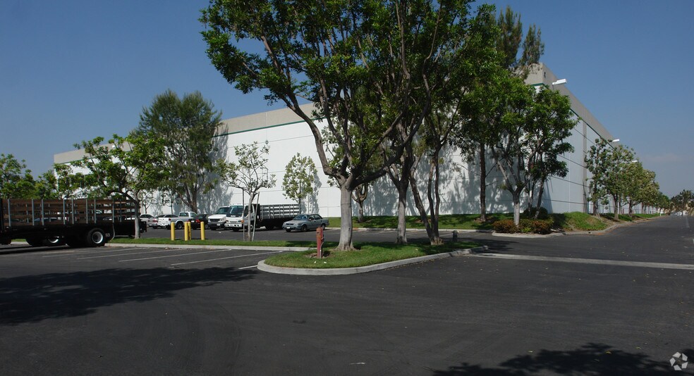 More Photos Of 7475-7485 Flores St, Downey Warehouse For Lease
