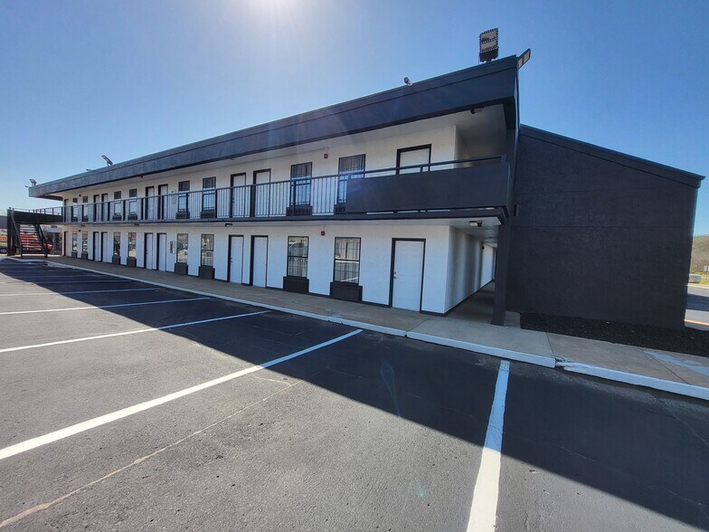 More Photos Of 1000 S Futrall Dr, Fayetteville Apartments For Sale