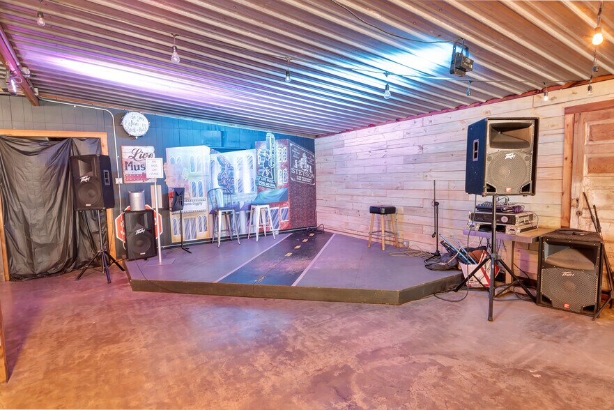 More Photos Of 321 Kolle Road, Inez General Retail For Sale