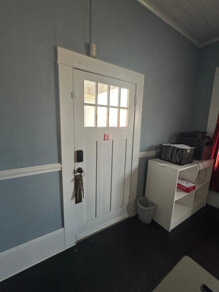 More Photos Of 62 Lee St, Jefferson Office For Sale