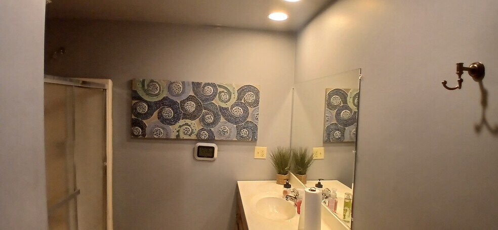 More Photos Of 806 W Us Highway 20, Michigan City Showroom For Lease