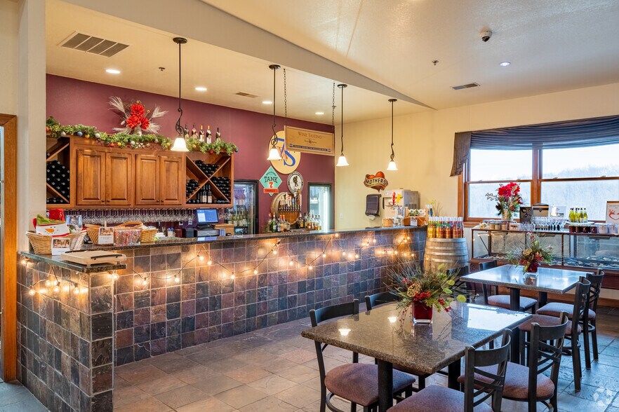 More Photos Of 846 Winery Hills Est, Linn Creek Winery Vineyard For Sale