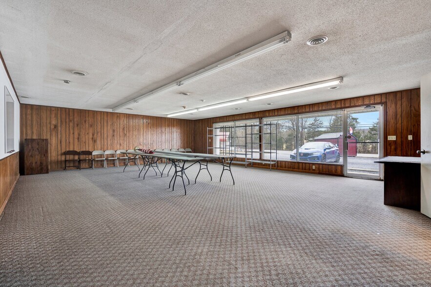 More Photos Of 6878 N Lee Hwy, Cleveland Storefront Retail Office For Sale
