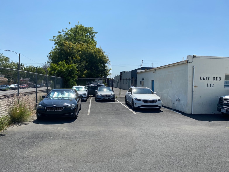 More Photos Of 1112 Chestnut St, Burbank Warehouse For Lease