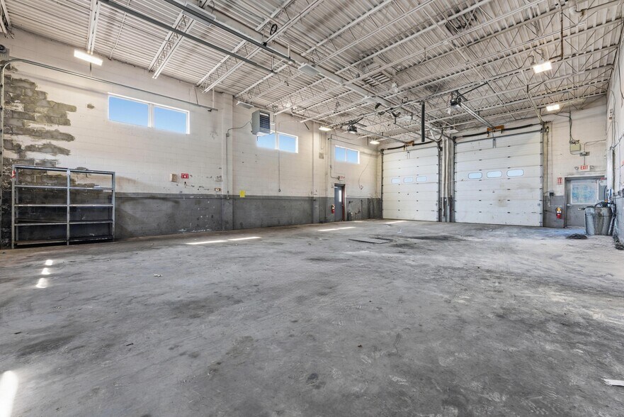 More Photos Of 100 Progress Ave, Springfield Truck Terminal For Lease