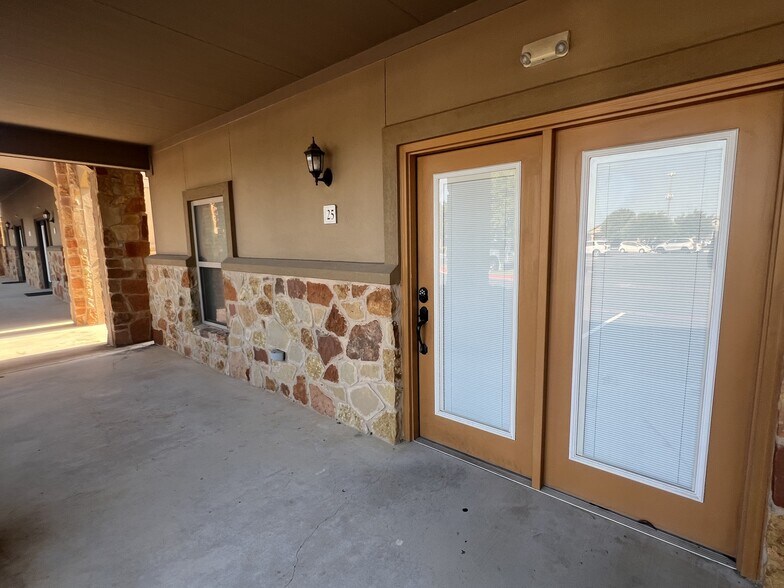 More Photos Of 2851 Joe Dimaggio Blvd, Round Rock Medical For Lease