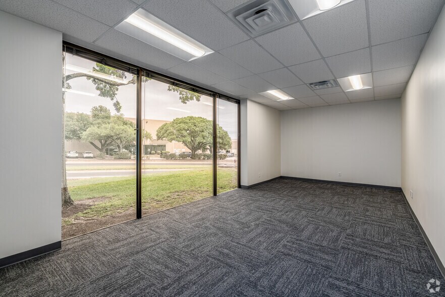 More Photos Of 2020 Rutland Dr, Austin Unknown For Lease