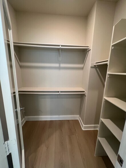 More Photos Of 3005 Cochran St, Simi Valley Specialty For Lease