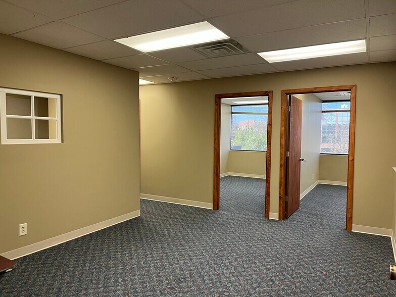 More Photos Of 301 S 70th St, Lincoln Office For Lease