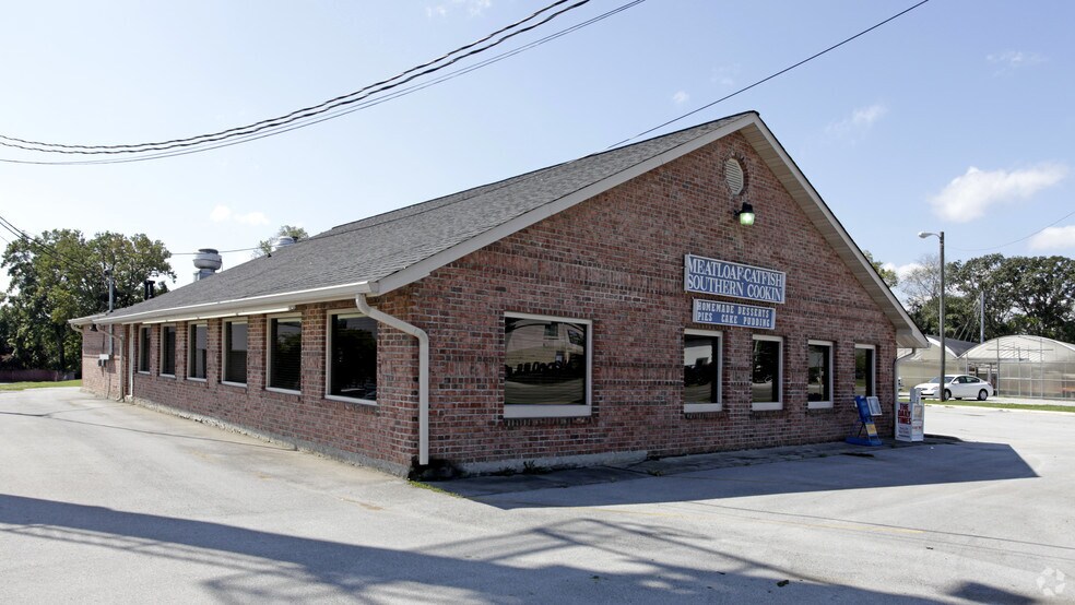 More Photos Of 10321 Chapman Hwy, Seymour Restaurant For Sale