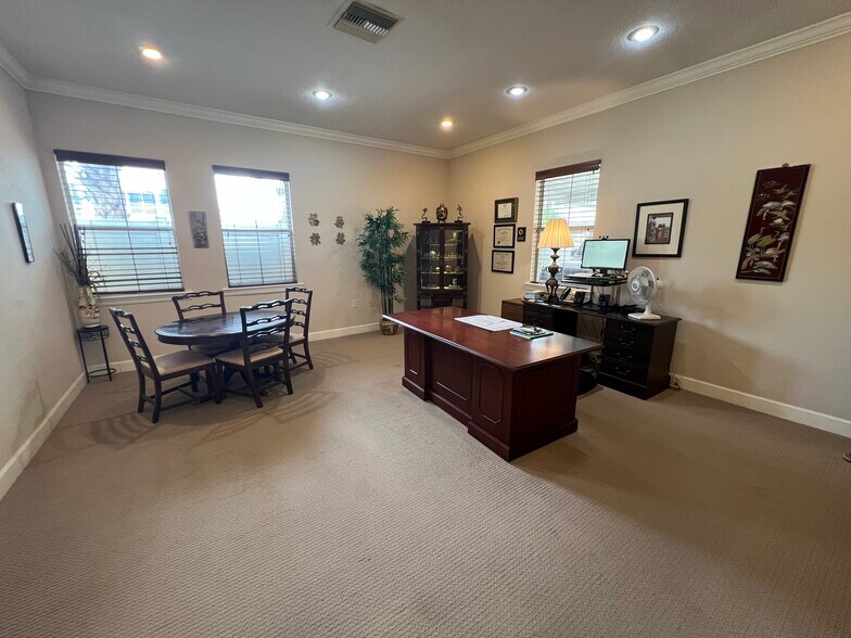 More Photos Of 114 S Fremont Ave, Tampa Office For Sale
