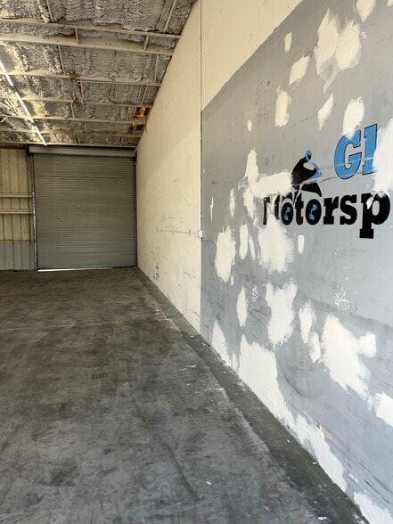 More Photos Of 3906 Arnold Ave, Naples Warehouse For Lease